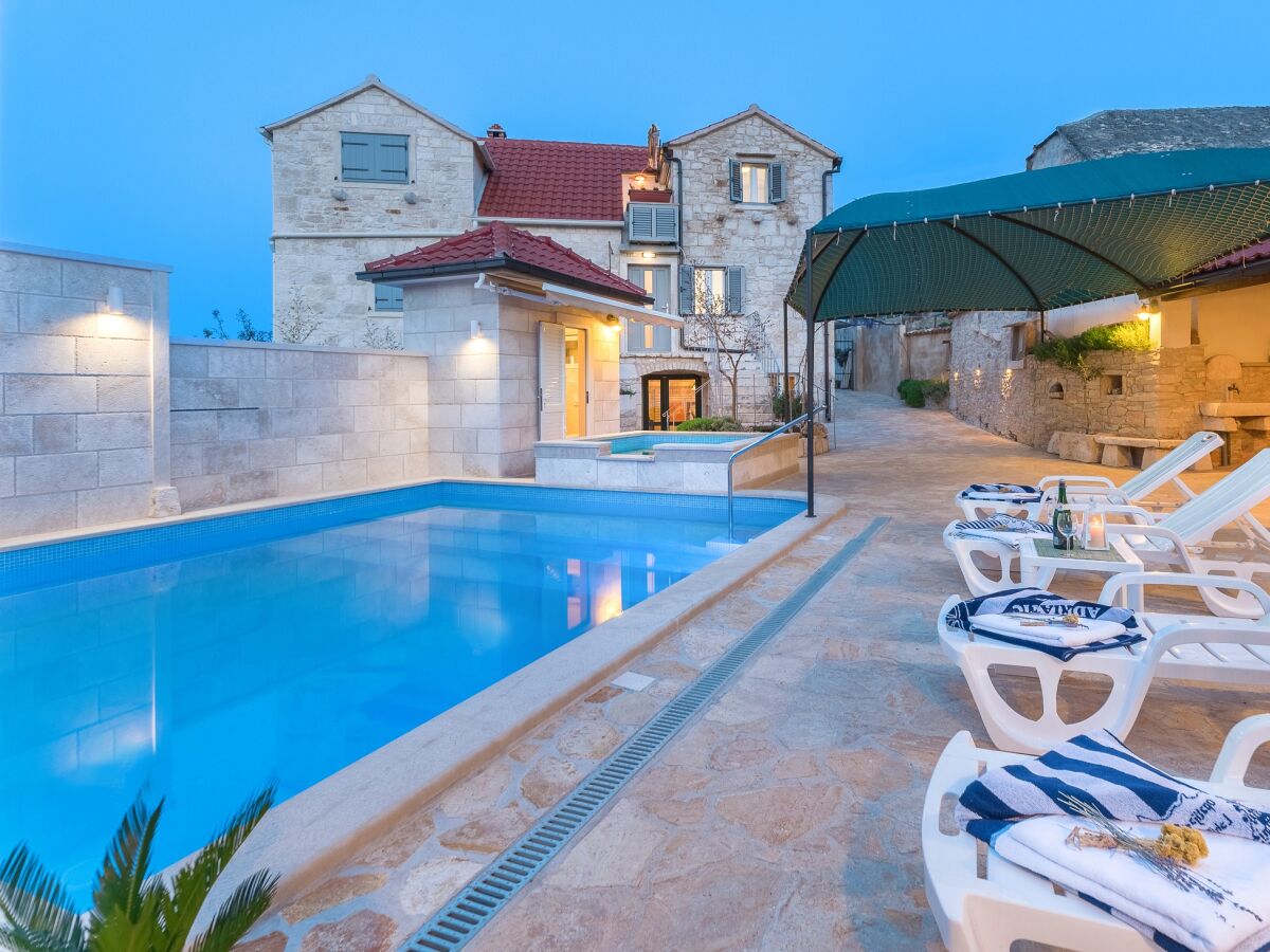 Holiday house Three bedroom house with balcony and sea view Škrip, Brač K-17345 - Outdoor photo 2