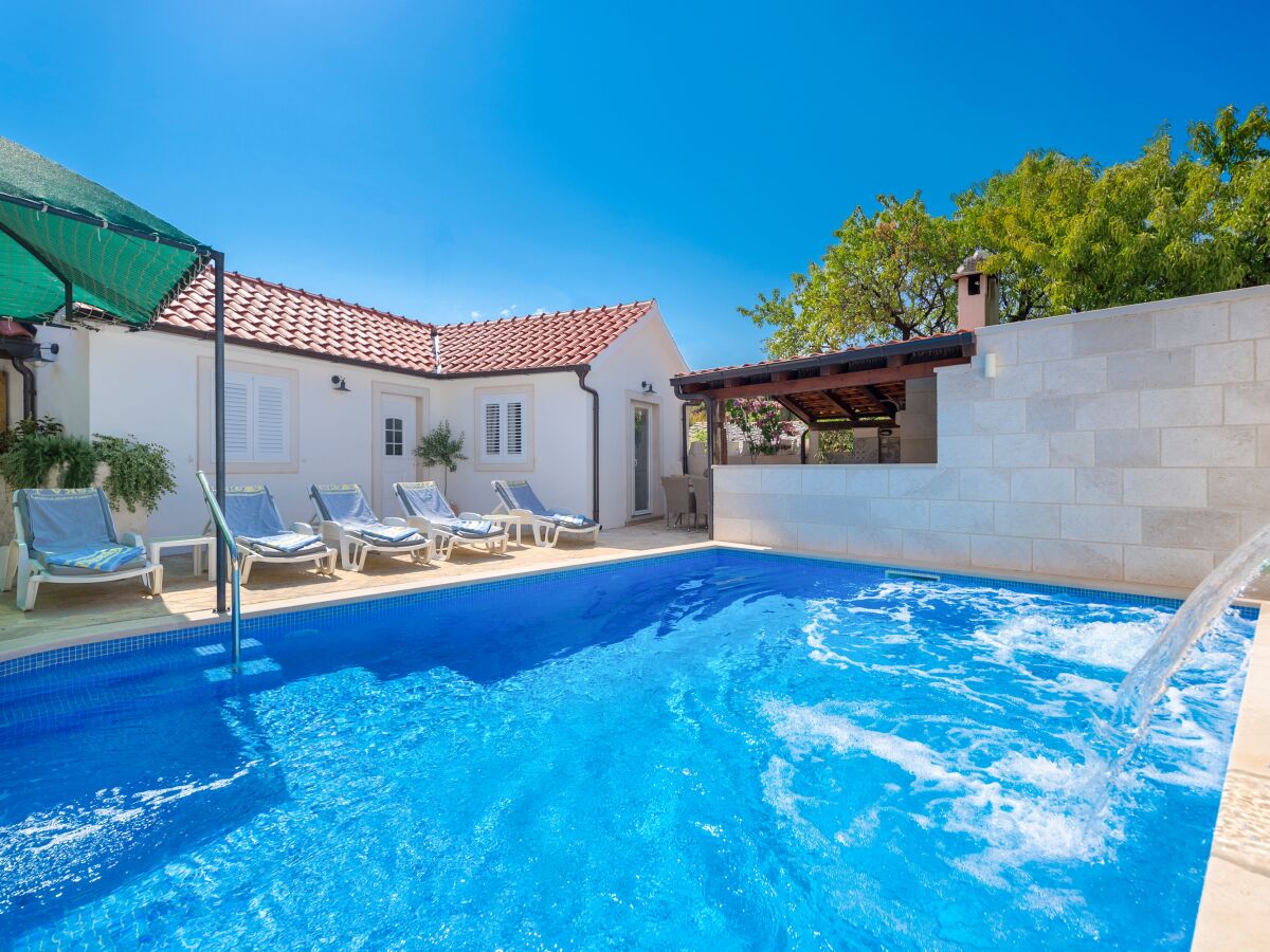 Holiday house Three bedroom house with balcony and sea view Škrip, Brač K-17345 - Outdoor photo 3