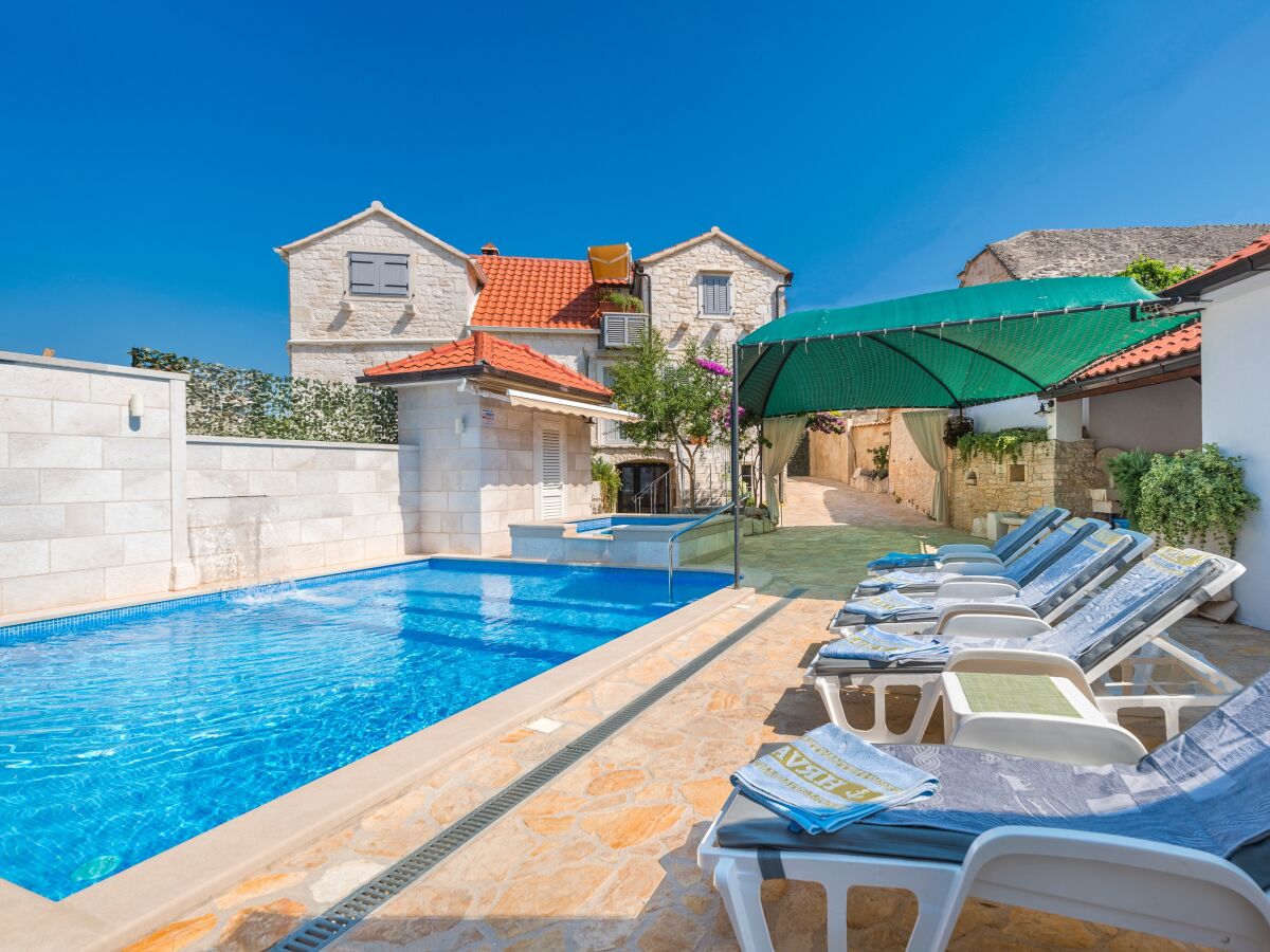 Holiday house Three bedroom house with balcony and sea view Škrip, Brač K-17345 - Outdoor photo 4