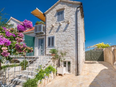 Holiday house Three bedroom house with balcony and sea view Škrip, Brač K-17345 - Outdoor photo 6