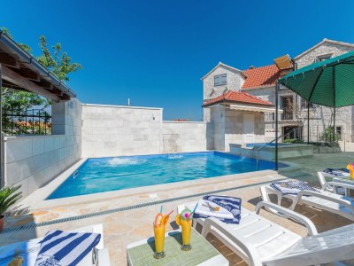 Holiday house Three bedroom house with balcony and sea view Škrip, Brač K-17345 - Outdoor photo 15