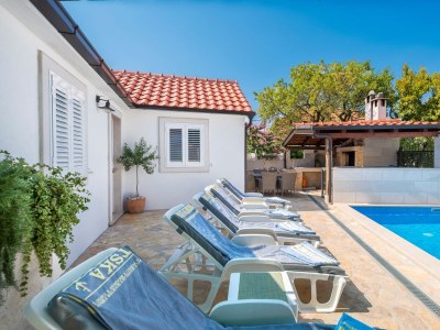 Holiday house Three bedroom house with balcony and sea view Škrip, Brač K-17345 - Outdoor photo 16