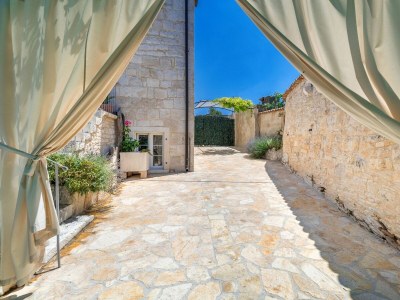 Holiday house Three bedroom house with balcony and sea view Škrip, Brač K-17345 - Outdoor photo 18