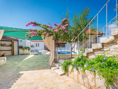 Holiday house Three bedroom house with balcony and sea view Škrip, Brač K-17345 - Outdoor photo 22