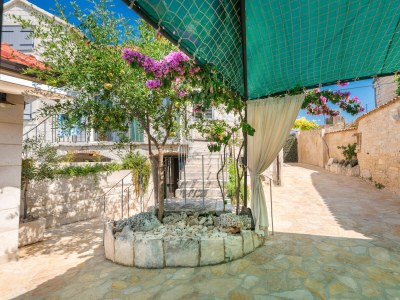 Holiday house Three bedroom house with balcony and sea view Škrip, Brač K-17345 - Outdoor photo 23