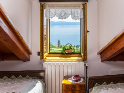 Holiday house One bedroom house with terrace and sea view Gornja Podgora, Makarska K-18984 - Outdoor photo 14