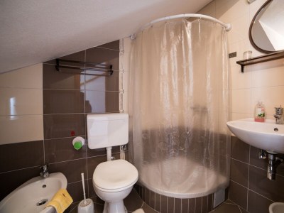 Holiday house One bedroom house with terrace and sea view Gornja Podgora, Makarska K-18984 - Outdoor photo 16