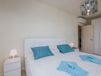 Apartment Three bedroom apartment with terrace and sea view Vantačići, Krk A-19252-a - Outdoor photo 16