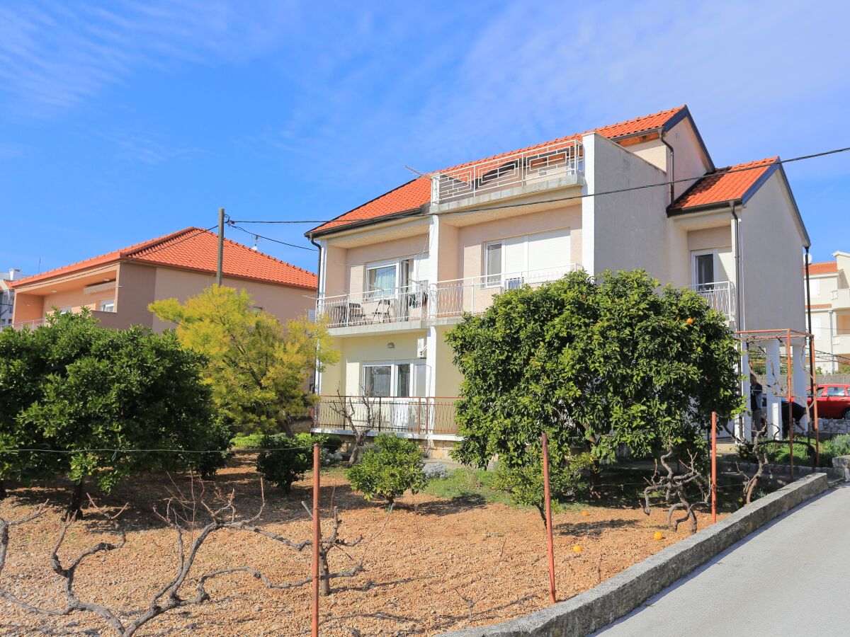 Apartment Two bedroom apartment with terrace Trogir A-18116-a - Outdoor photo 3