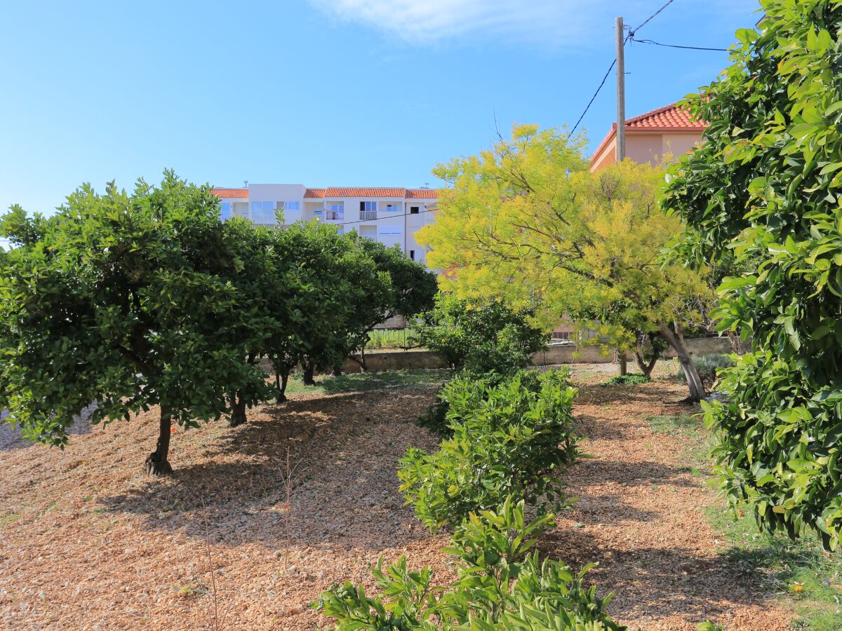 Apartment Two bedroom apartment with terrace Trogir A-18116-a - Outdoor photo 4