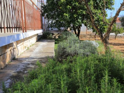 Apartment Two bedroom apartment with terrace Trogir A-18116-a - Outdoor photo 9