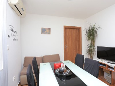 Apartment Two bedroom apartment with terrace Trogir A-18116-a - Outdoor photo 15