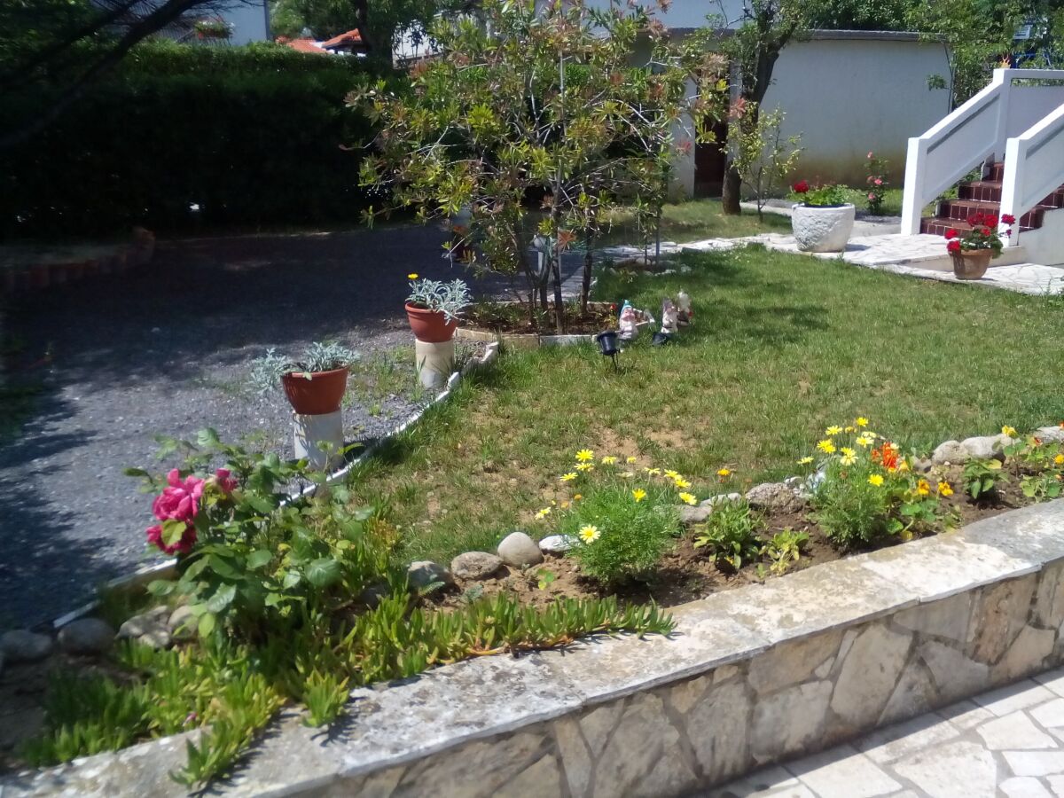 Apartment Two bedroom apartment with balcony and sea view Kampor, Rab A-17886-a - Outdoor photo 3