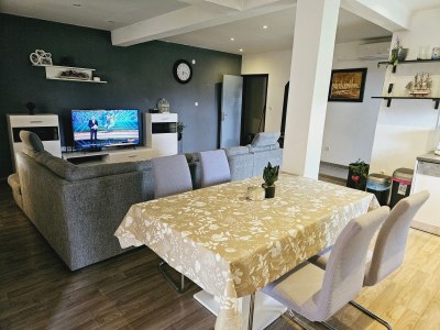 Apartment Two bedroom apartment with balcony and sea view Kampor, Rab A-17886-a - Outdoor photo 8