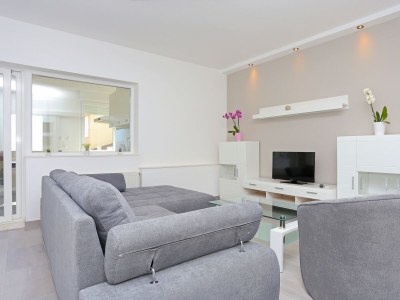 Apartment One bedroom apartment with balcony and sea view Makarska A-18213-a - Outdoor photo 15