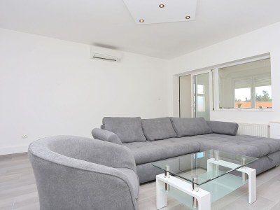 Apartment One bedroom apartment with balcony and sea view Makarska A-18213-a - Outdoor photo 17