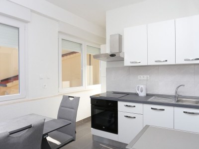 Apartment One bedroom apartment with balcony and sea view Makarska A-18213-a - Outdoor photo 22