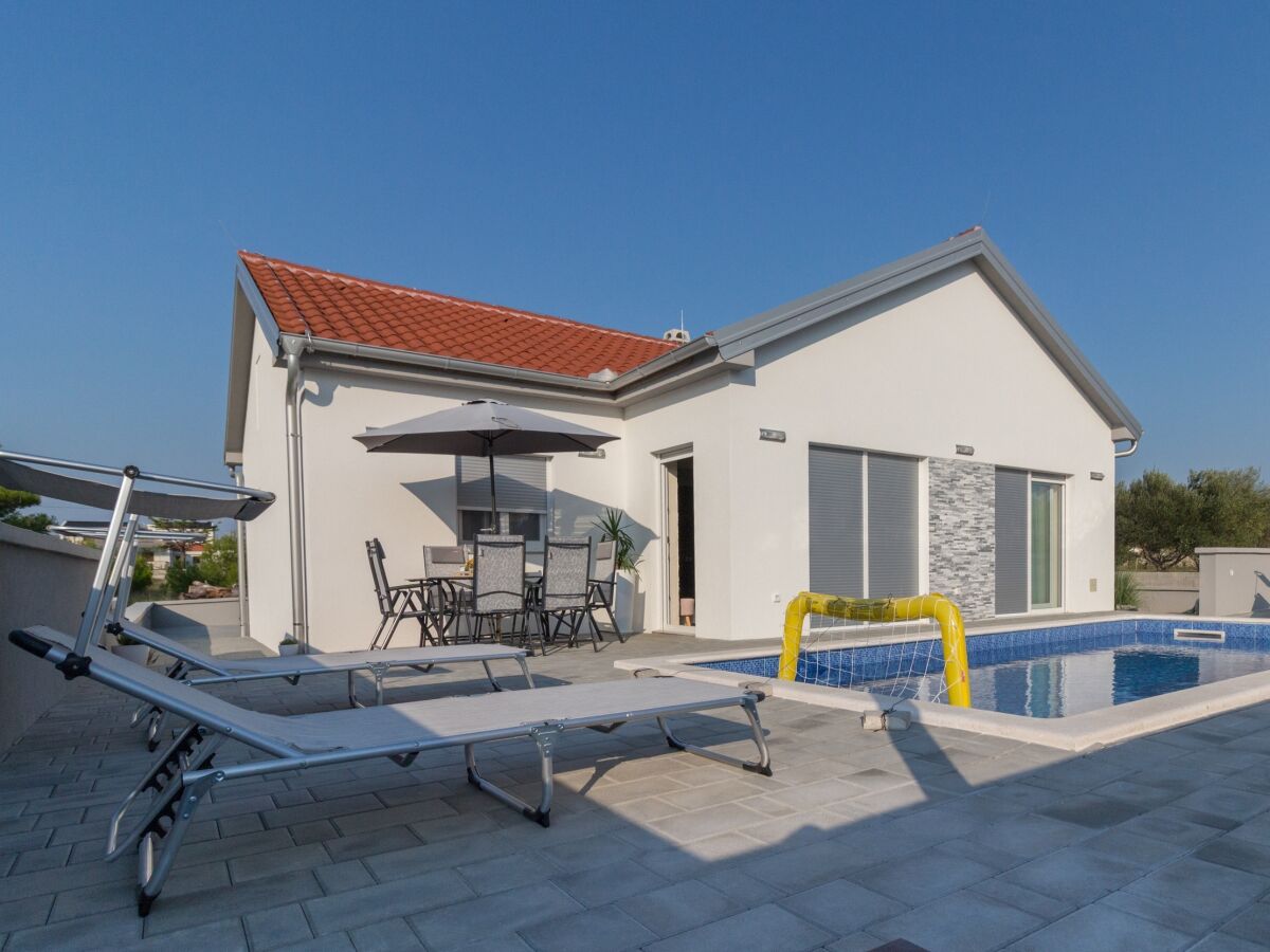 Villa Three bedroom house with terrace Privlaka, Zadar K-18508 - Outdoor photo 3