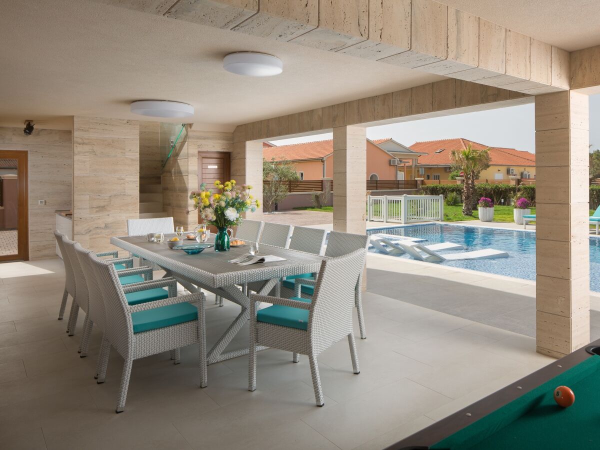 Villa Four-bedroom house with terrace and sea view Vir K-18568