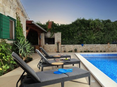 Holiday house Three bedroom house with terrace Postira, Brač K-19563 - Outdoor photo 12