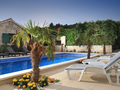 Holiday house Three bedroom house with terrace Postira, Brač K-19563 - Outdoor photo 13