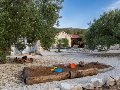 Holiday house Three bedroom house with terrace Postira, Brač K-19563 - Outdoor photo 15
