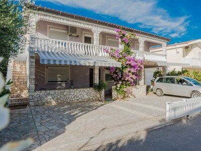 Apartment Three bedroom apartment with balcony Vir A-18569-a in Vir - Apartment