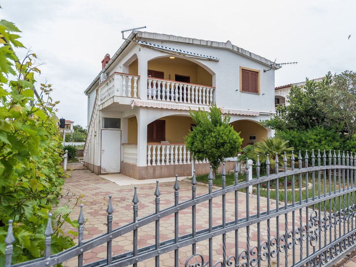 Apartment Three bedroom apartment with balcony and sea view Vir A-18570-a - Outdoor photo 2