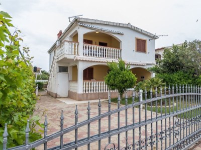 Apartment Three bedroom apartment with balcony and sea view Vir A-18570-a - Outdoor photo 2