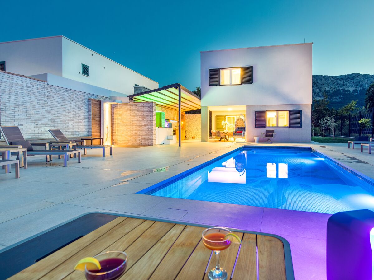 Villa Four-bedroom house with terrace Baška, Krk K-19671