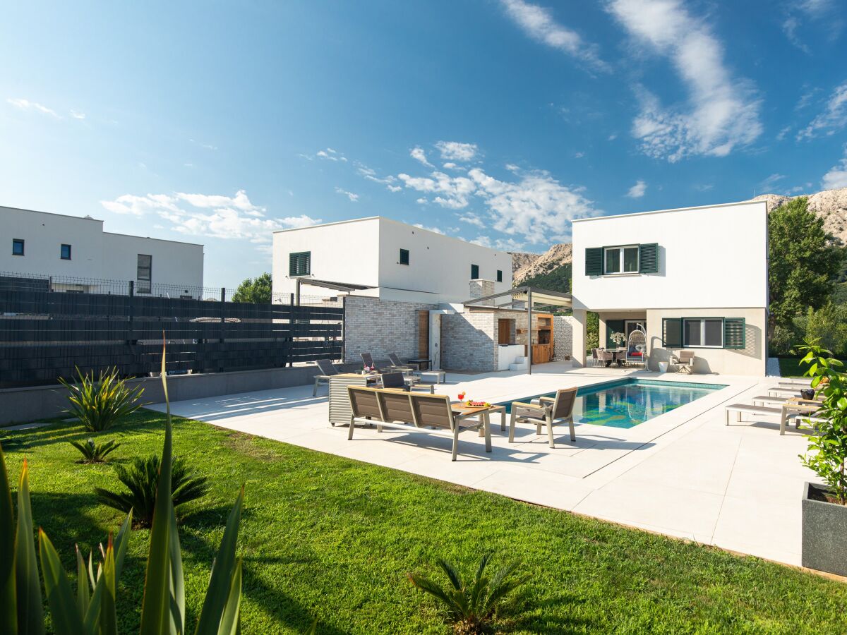 Villa Four-bedroom house with terrace Baška, Krk K-19671 - Outdoor photo 2