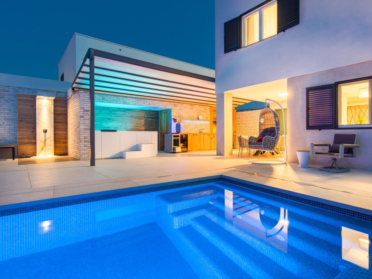 Villa Four-bedroom house with terrace Baška, Krk K-19671 - Outdoor photo 4