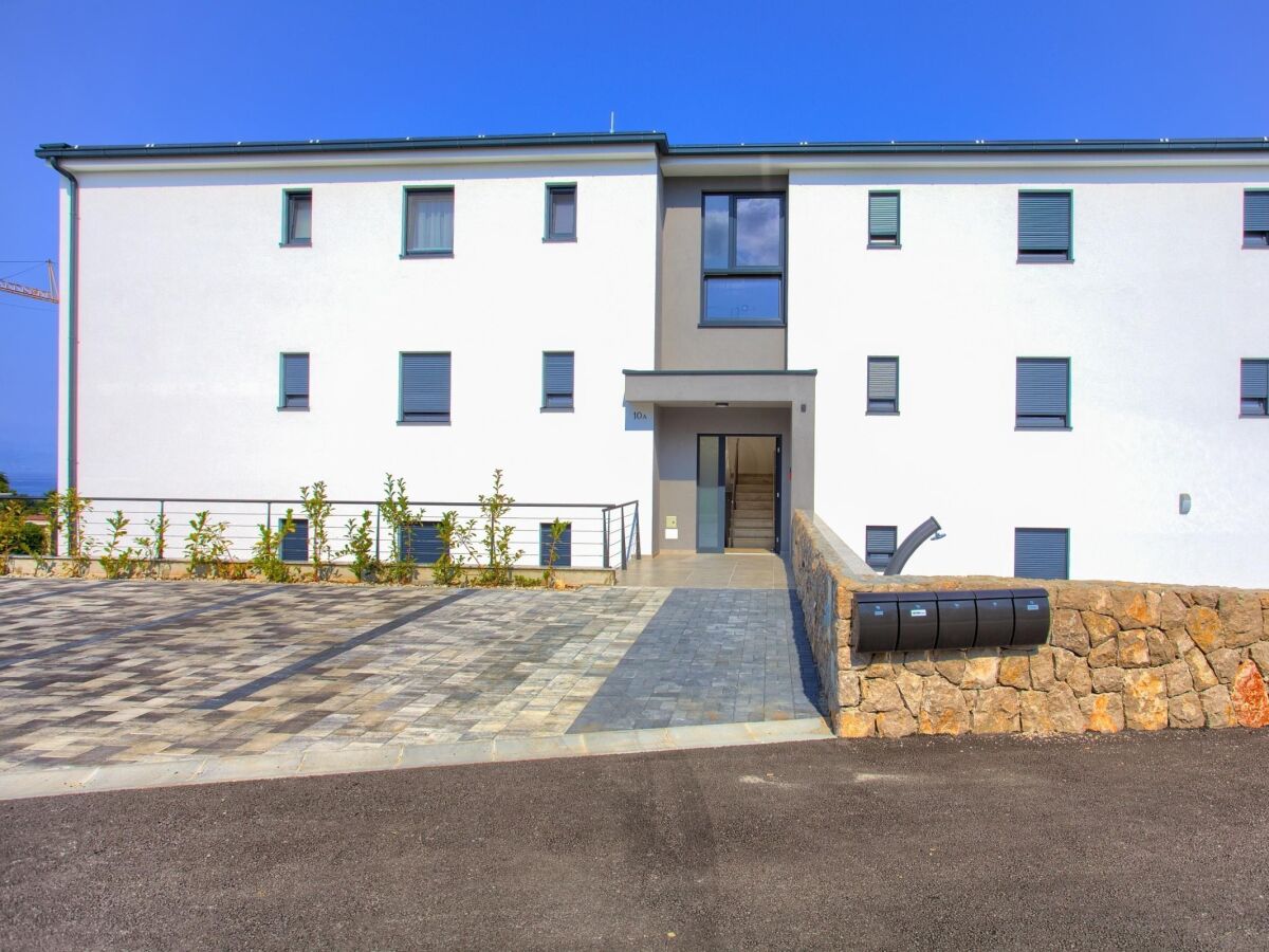 Apartment Three bedroom apartment with terrace and sea view Malinska, Krk A-20470-a