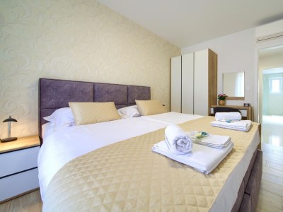 Apartment Three bedroom apartment with terrace and sea view Malinska, Krk A-20470-a - Outdoor photo 11