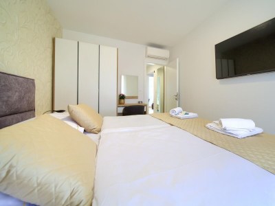 Apartment Three bedroom apartment with terrace and sea view Malinska, Krk A-20470-a - Outdoor photo 12