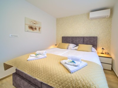 Apartment Three bedroom apartment with terrace and sea view Malinska, Krk A-20470-a - Outdoor photo 16