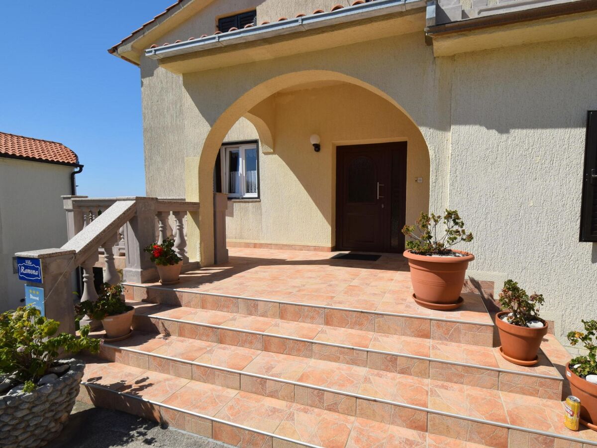 Apartment Three bedroom apartment with terrace and sea view Omišalj, Krk A-20471-a