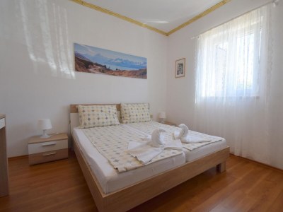 Apartment Three bedroom apartment with terrace and sea view Omišalj, Krk A-20471-a - Outdoor photo 14