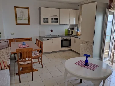 Apartment Two bedroom apartment near beach Kaštel Stari, Kaštela A-19810-a - Outdoor photo 11