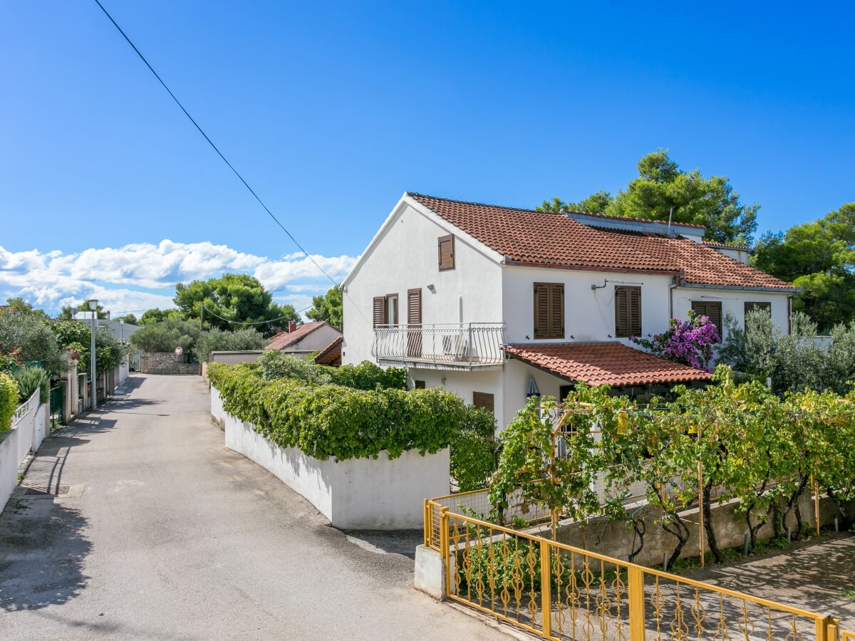 Holiday house Two bedroom house with terrace Milna, Brač K-20140 - Outdoor photo 4