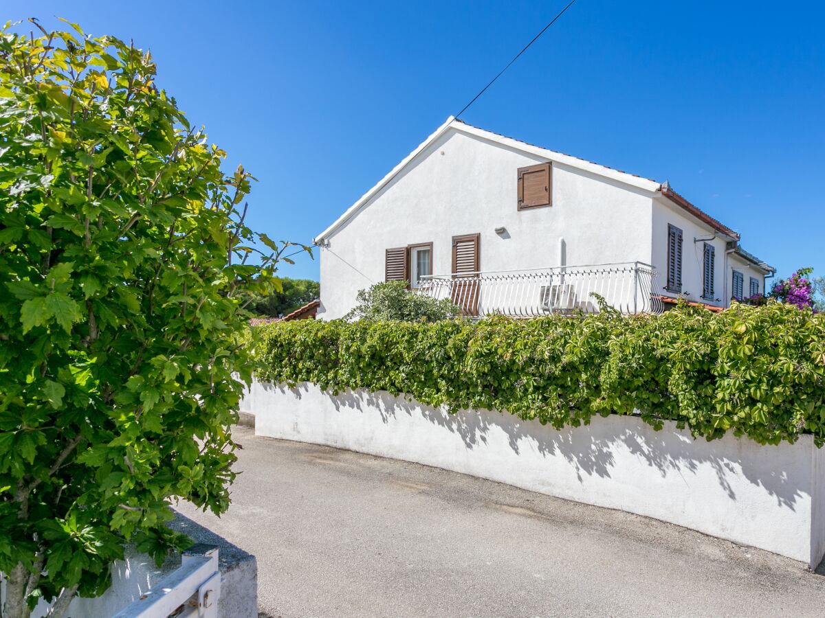 Holiday house Two bedroom house with terrace Milna, Brač K-20140 - Outdoor photo 5