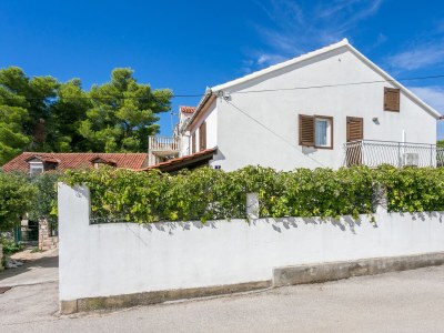 Holiday house Two bedroom house with terrace Milna, Brač K-20140 - Outdoor photo 2