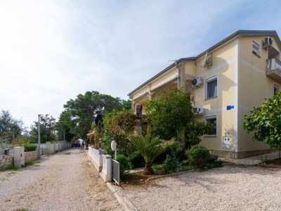 Apartment Two bedroom apartment with balcony and sea view Vir - Kozjak, Vir A-20149-a - Outdoor photo 9