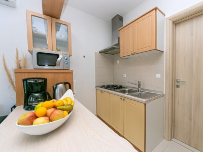 Apartment One bedroom apartment with terrace and sea view Brela, Makarska A-20221-a - Outdoor photo 9