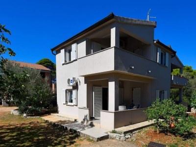 Apartment Two bedroom apartment with terrace Sušica, Ugljan A-20758-a in Ugljan - Apartment