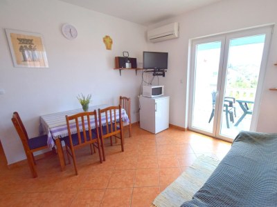 Apartment Two bedroom apartment with terrace Malinska, Krk A-20366-a - Outdoor photo 4