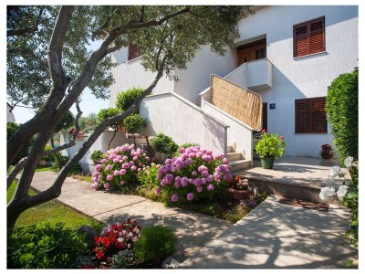 Apartment Four-bedroom apartment with terrace Krk A-20368-a - Outdoor photo 8