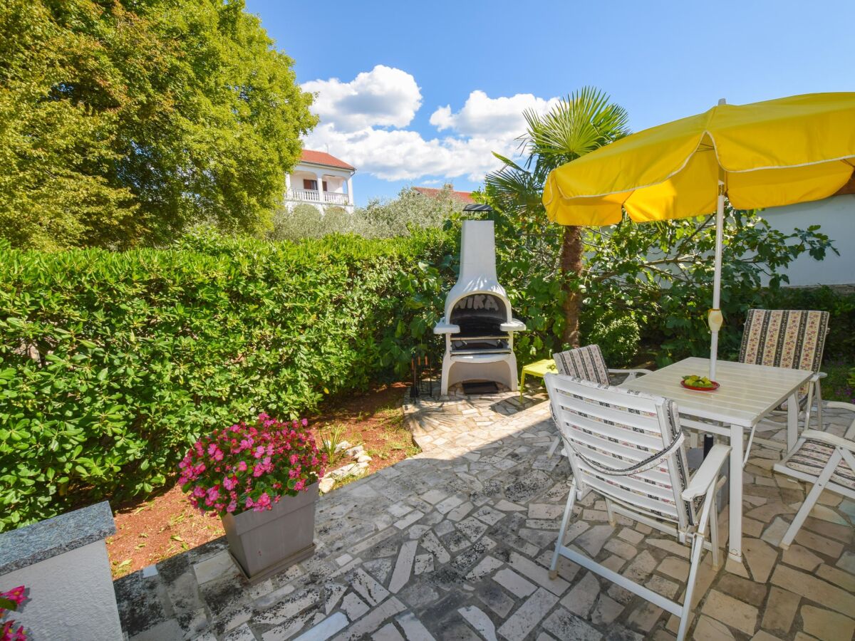 Apartment Two bedroom apartment with terrace Malinska, Krk A-20380-a - Outdoor photo 3