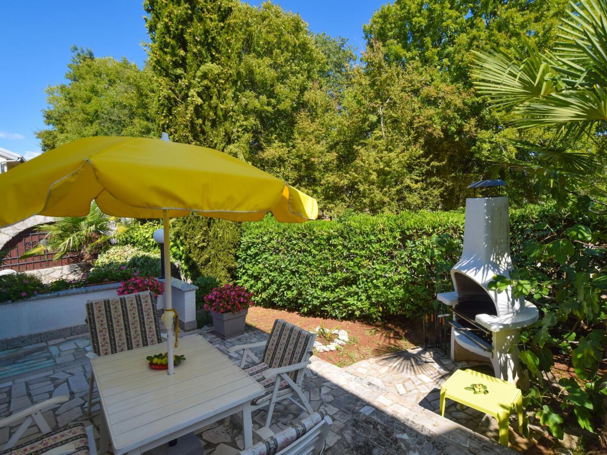 Apartment Two bedroom apartment with terrace Malinska, Krk A-20380-a - Outdoor photo 4