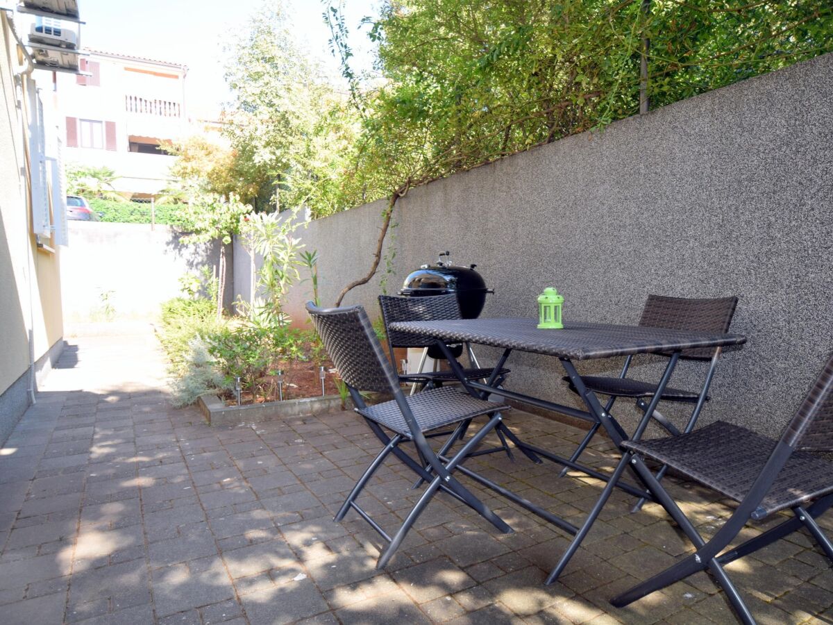 Apartment Two bedroom apartment with terrace Malinska, Krk A-20382-a